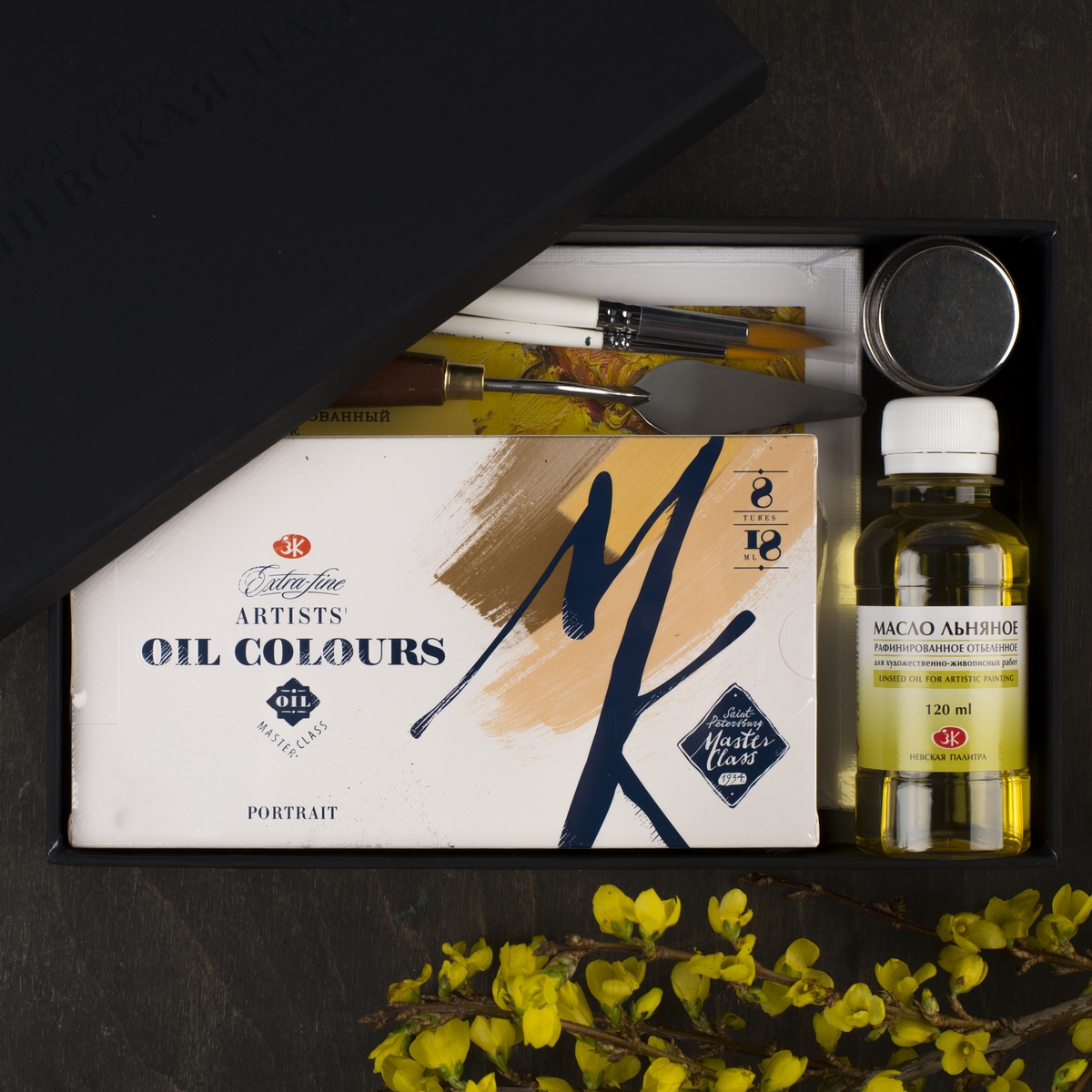 Oil paints gift set Master-Class Portrait 8 colours in 18 ml tubes, single dipper with cover , bleached refined linseed-oil , palette knife , canvas panels , brushes, cardboard box